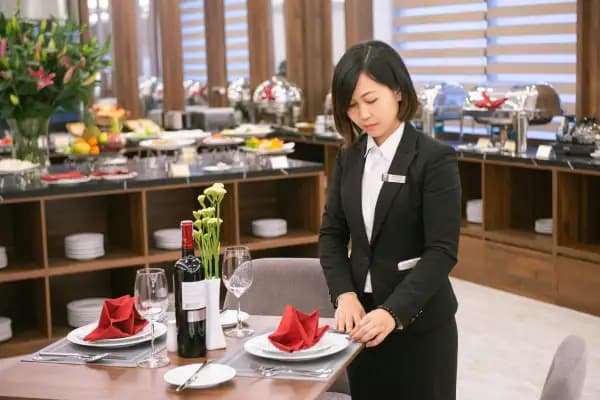 Hospitality specialized logistics and courier service UK