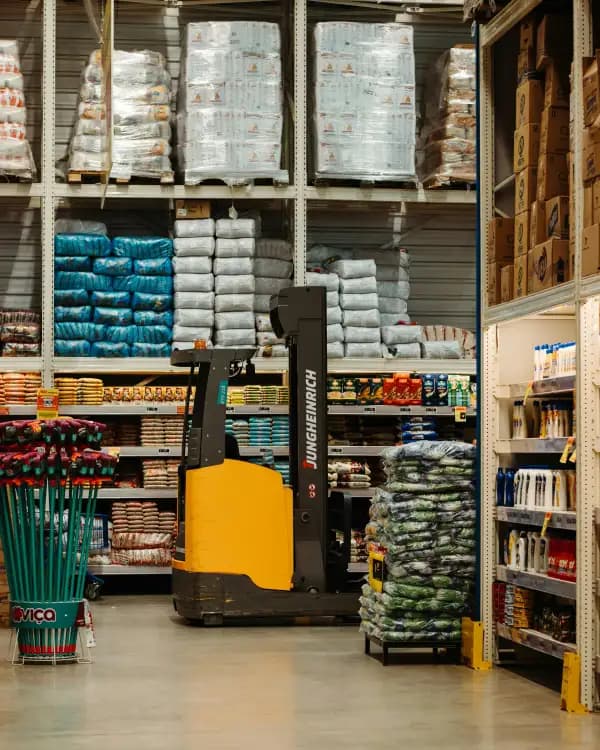 Wholesale specialized logistics and courier service UK